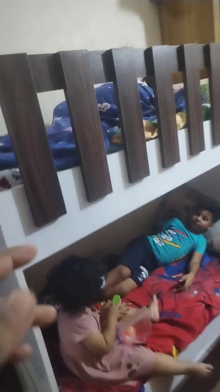 جربايه أطفال طابقين تكمه خشب درجه أولى تركي ثقيل ماخذها ب٦٠٠ بكقبل سنتين رايدها ب٢٥٠ سبب البيع الشقه الي داشيل بيها زغيره ومتكفي هيج جربايه غرفتها زغيره
ََوينام عليها أطفال من حديث ولاده لل١٥ سنه
مكاني عطيفيه *********** بي واتساب
التفاصيل داخل الفديو
