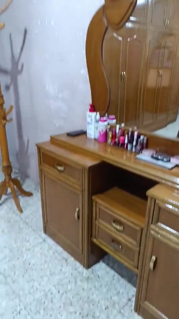 غرفه تسكام صاج داخل وخارج ام السته طابقين ظهر جرجوبه نظيفة كلش سقف وقاعده بلوك مكاني محاويل للاتصال ع الرقم ***********
