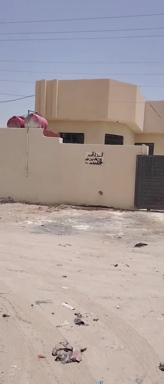 سلام عليكم بيت زراعي بحي الندلس الزبير مساحه 250 بناءحديث ماء كرهباء كافه الخدمات للتواصل رقمي ***********
