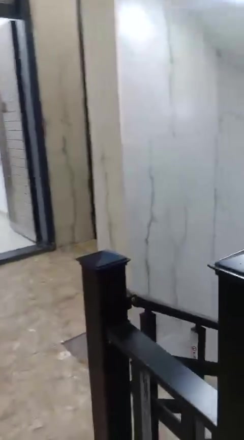توجد لدينا شقق موثثه درجه اولى 2نوم +صاله مع خدمات في الكراده الاتصال على الموبايل او الواتساب
***********
