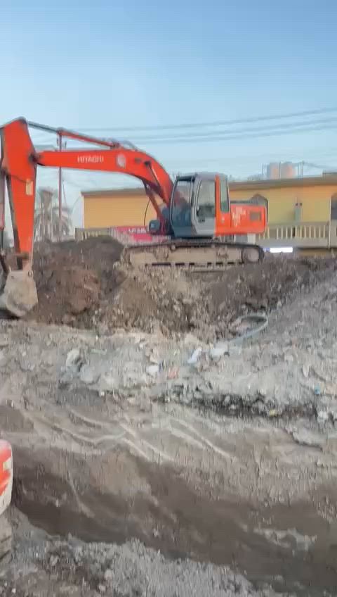 سلام عليكم  حفاره هيتاشي 2006LC210 للبيع للستفسار ***********
