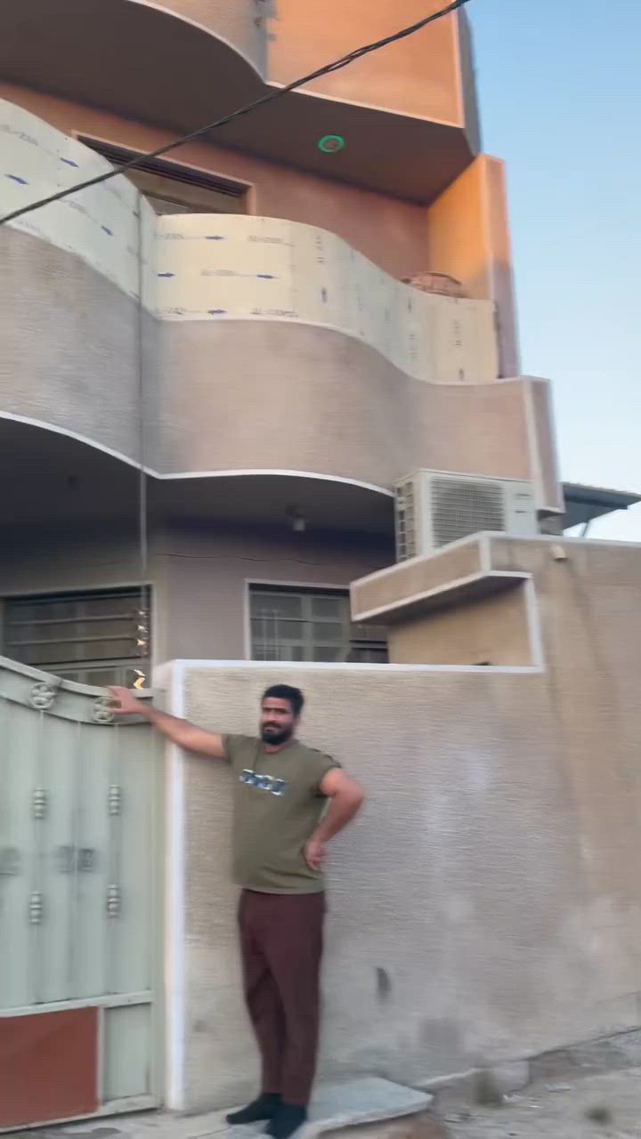 سلام عليكم بيت اللبيع
مساحة البيت 135 م  الواجهة 7 نزال 18 

يحتوي البيت على 4 غرف نوم  +حمام 3 +  استقبال و مطبخ 
و صالة جبيرة  البناء حديث  البيع مستعجل ابو البيت  قريب على شارع في منطقه الكرغولية *********** 
وتساب بي
