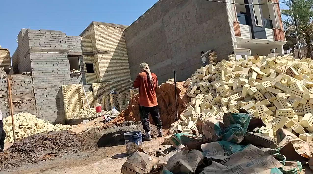 المقاول حيدر التميمي لبناء العقارات وترميم المنازل تسليم المفتاح من الأساس للتشطيب وموجود لدينا احسن الكوادر من أعمال البناء وتطبيك سيراميك وارضيه وسطوح  مكان العمل كربلاء فقط رقم موبايل ***********
