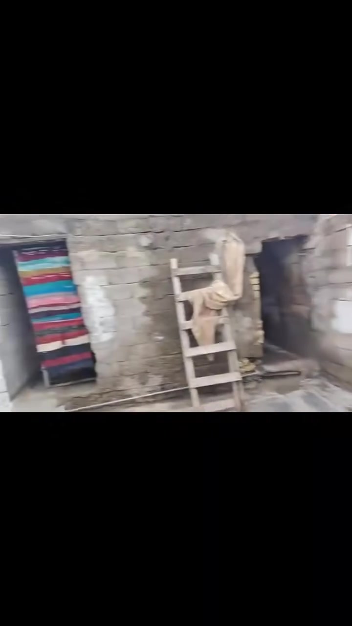 سلام عليكم بيت حواسم للبيع  مقابيل محلات جدد بيت جديد سكف صب صحيات كامله مجاري كامله غرفه جبيره استقبال حوش كبير شراي يجي خاص *********** يراسني واتساب
