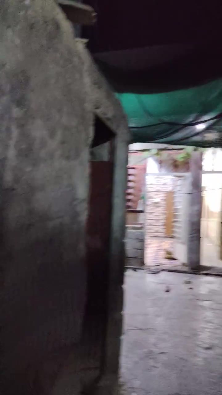 سلام عليكم بيت 350متر كامل بس الغرف يرادلهن تصليحات ول ديوان اليوم يكمل موجود واتساب ***********
 بيت الثاني  130. كامل بس الصحيات ترتيب كامل سيراميك وبياض كامل   الرقم ***********
العنوان الشعله الدوانم قريت السواعد قريب علا شارع 100

