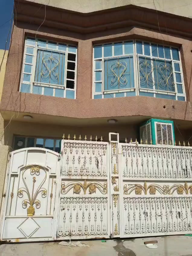 دار للايجار مساحة ٦٢م يحتوي على الطابق الارضي صالة ومطبخ وحمام شرقي غربي وحمام خارجي وكلدور والطابق الثاني غرفتين نوم العنوان الدورة شارع ستين فرع مطعم الريان***********
