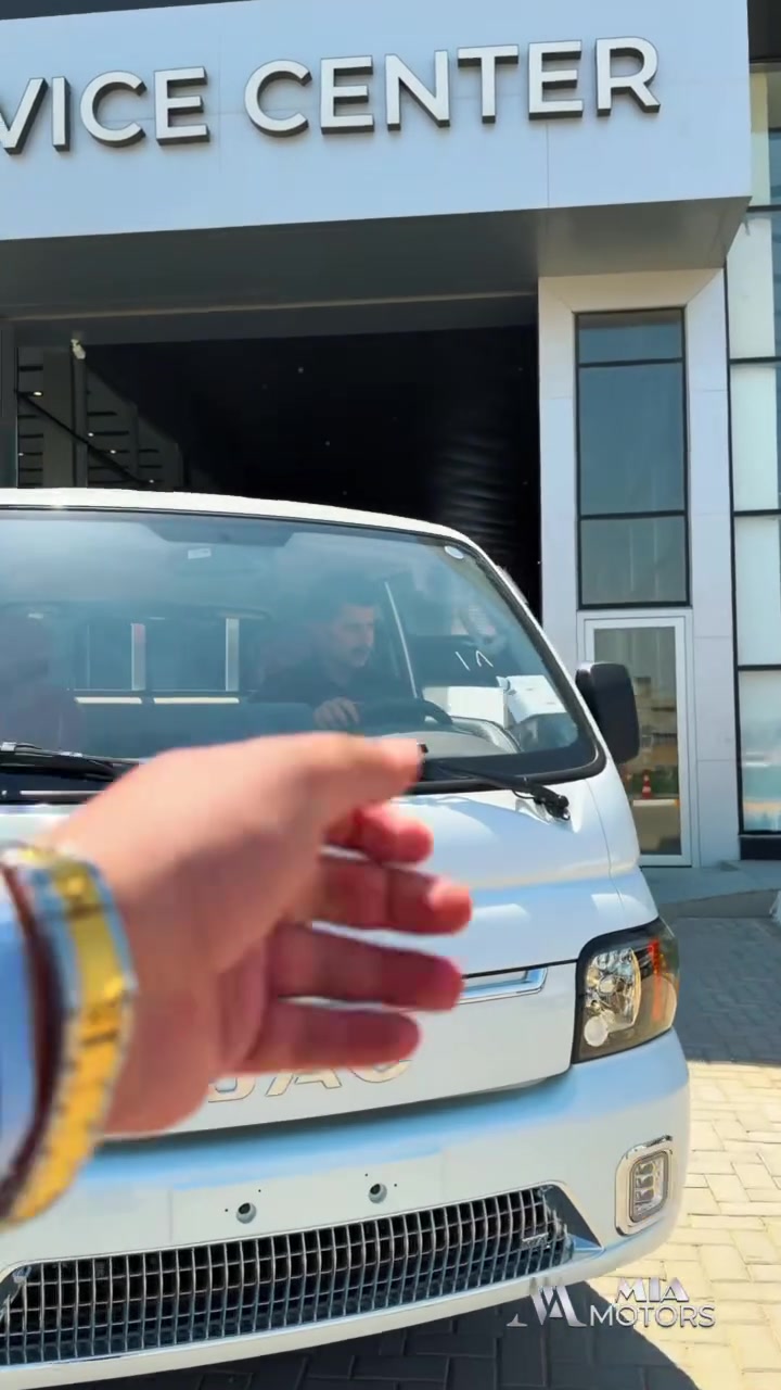 المرة الخامسة ليست صدفة... إنها ثقة مبنية على الأداء

عندما تعود شركة مقاولات عملاقة لتجديد شراء مركبات JAC للمرة الخامسة على التوالي، فالأمر لا يتعلق بالصدفة، بل بنتائج حقيقية وتجربة أثبتت نجاحها على أرض الواقع.

فبعد اقتنائها سابقًا تنكر مياه JAC وكابسة نفايات JAC واعتمادها عليها في أعمالها التشغيلية، جاء قرارها اليوم بإضافة JAC X200 إلى أسطولها، في خطوة تعكس ثقة متجددة بأداء واعتمادية مركبات JAC.

نعتز بهذه الثقة المتواصلة، ونتطلع إلى مواصلة تقديم حلول نقل وعمل تلبي تطلعات عملائنا وتواكب احتياجاتهم. 🚛✨  

فرع عويريج (الرئيسي)
العنوان: بغداد - عويريج - قرب مخابز باب الأغا.
أوقات الدوام : 8 صباحاً – 4 مساءً 
للتواصل :
  الرقم الموحد: 7995
***********
***********
     *********** 
  فرع معارض البياع
العنوان: بغداد - معارض البياع - الشارع الثاني.
أوقات الدوام : 12 ظهراً – 8 مساءً 
للتواصل:
  ***********

قسم قطع الغيار
      ***********  
أوقات الدوام : 8 صباحاً – 4 مساءً 

ملاحظة : فريقنا جاهز تماماً للرد على جميع اتصالاتكم واستفساراتكم خلال ساعات العمل الرسمية. يسعدنا تواصلكم معنا!. 

#JAC #JAC_X200  #جاك
