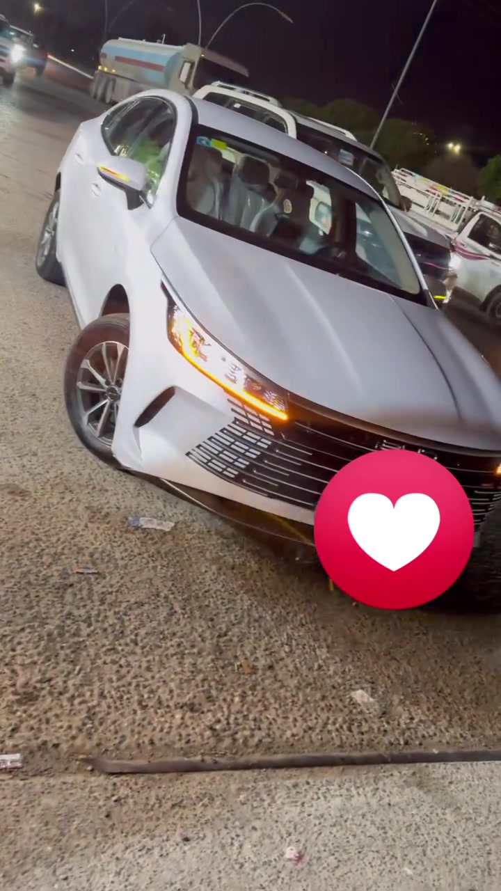 السلام عليكم.
أعرض سيارة BYD للبيع، وأحب أوضح كل تفاصيلها بكل شفافية:

* السيارة بيها حادث سابق كان بالجاملغ الخلفي وجزء بسيط من الحوض.

* وحاليًا صار بيها طگة جديدة بالجاملغ الأمامي، وأكو أثر خفيف بالباب.

* السيارة بعدها ما مصبوغة، وكل آثار الحوادث واضحة وما متعدل عليها.

* تحتاج صبغ للجاملغ الخلفي وجنطة فقط.

السيارة مال جناية، لذلك رجاءً بياع شراي لا يشوفني وجه ومال غدايه طلي ونزلي 5 ورقات ماريدك احركه وماابيعه الك . اللي جاد بالشراء يراسلني بالخاص، وأدزله كل الصور والتفاصيل بدون إخفاء أي شي. رقمي *********** 

علا حطتيه الله شاهد ماصلحت بيه حته لاصير بيه غش سعره من الاخير 12 مليون و400 الف

