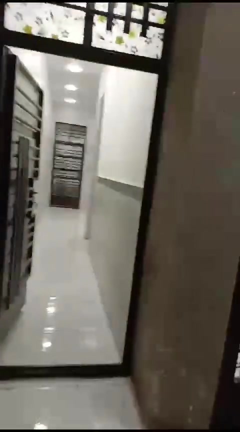 بيت للايجار
زعفرانيه كاع بيت بنيه
مساحته ١٠٠ متر طابق واحد 
استقبال صاله مطبخ غرفه نوم صحيات بيوتونه سطح 
( اجاره 400 الف )
***********

