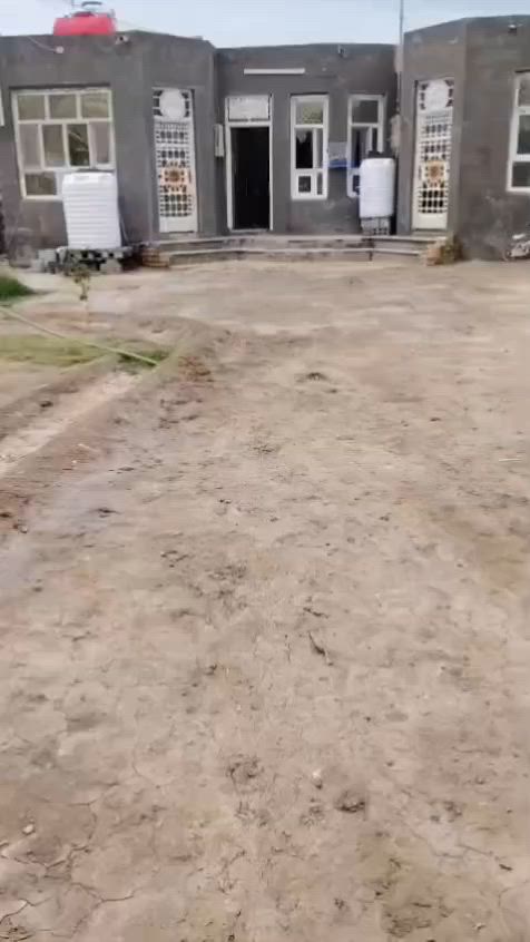 السلام عليكم من رخصه صاحب الكروب المحترم بيت للبيع في القاسم حي السعيدي طريق الزوار يم خشوم الذياب مساحته 500يحتوي على غرف نوم 2 صاله استقبال مجمع صحيات داخليه ومطبخ وكراج حديقه  وترك ورى البيت للستفسار اكثر اتصل على هذا رقم ***********
