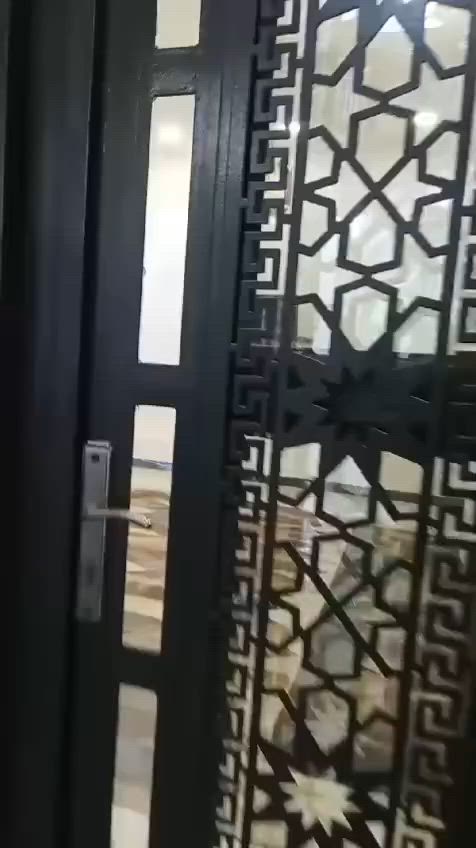 بيت للبيع طابو زراعي منطقة البلديات- شارع المصرف ضياء الحلفي البيت يبعد ثلاث افرع عن الرسمي
مساحة البيت 100 متر 5×20
البيت مسلح وكامل من فوك ليجوة وبناءه حديث2022
البيت عبارة عن ثلاث طوابق صالة جبيرة واستقبال وحوش الطابق الثاني غرفتين سويتات مثل ما موضح بالفيديو بالاضافة للطابق الثالث بي غرفة ايضا سويت وسطح وبيتونة
وخدمات المنطقة من تبليط ومي ومجاري تجي وتشوف بعينك،المنطقة كلش راقية وما ناقصها اي شي
***********
‏‪للاستفسار، اتصال او واتساب متواجد مكتب الشعب
