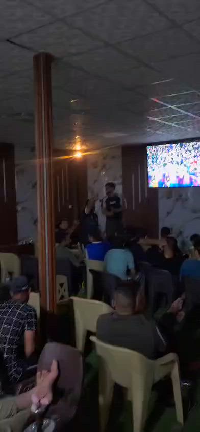 السلام عليكم 
كوفي للبيع في منطقة البلديات حي التراث موقع مميز. كوفي ارضي مساحته ٣٠٠ م ديكور حديث يحتوي ع ٣ شاشات وسستم صوت وكاميرات، عارضه ومجمده و٣ مبردات كبيرات.
نراگيل طه جدد ونراگيل خشب 
تحتوي مطبخ للعصائر والشاي ومطبخ آخر للنراگيل
تحتوي ع تخم ٢٠ قنفه
تحتوي ع ٢٠ ميز دومنه 
السعر ٣٦ مليون قابل للتفاوض 
كل التفاصيل بالفيدوات
***********
