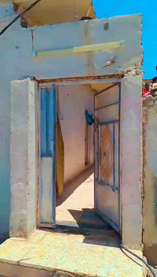 سلام عليكم  بيت بل تجاوز نضيف بنيان جديد وكله كاشي من بدايه النهايه وعالي على شارع بايتين سندويش سقف وخطين كهرباء وسحب وخطين صدونده مال مي من مدينه ومن ام الكبر مناقصه شي مساحته 65او بي غرفتين ومطبخ وحمام وممر عريض سعر14 بي مجال العنوان ام الكبر شركه رمضان مقابل قطاع68الكياره بشارع خدمات دبي ***********واتساب