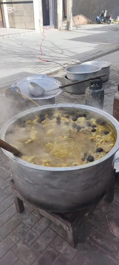 سلام عليكم وياكم شيف ابو ادم نستقبل كافت المناسبات للتواصل على الرقم ***********
