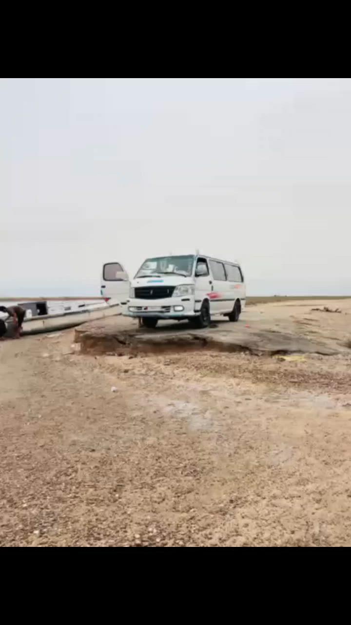 سلام عليكم فتون موديل 14 سياره ماندل راعيهاا ابيعهاا حلهاا حال الموصليه(رقم السياره بصره) مكينه وكير وكسن مكفولات والبديي شوف العين السياره عوزها بس دوشمه  حداديه 80/100)كهربايات كلها شغاله( مكاني البصره الزبير) السعر 35وبيه مجال رقم تلفون ***********
