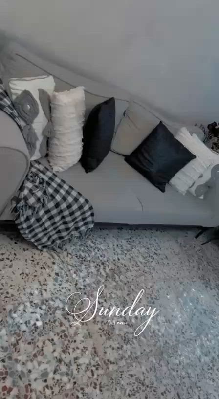للبيع نص تخم تركي ب حاله جيده من هوم سنتر اخذتة قبل سنتين لون الكراسي چويتي غامق بالفلتر مبين غير لون 
للاستفسار التواصل واتساب ع الرقم ***********
