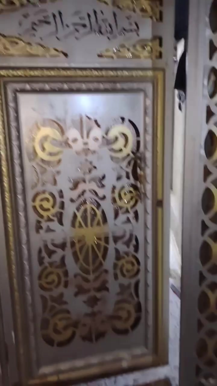 سلام عليكم دار للبيع مساحه الدار 90متر في منطقه قرب حي الرحمه منطقه مبلطه يحتوي على غرفه نوم واستقبال وخدمات للاستفسار على هذا الرقم ***********
