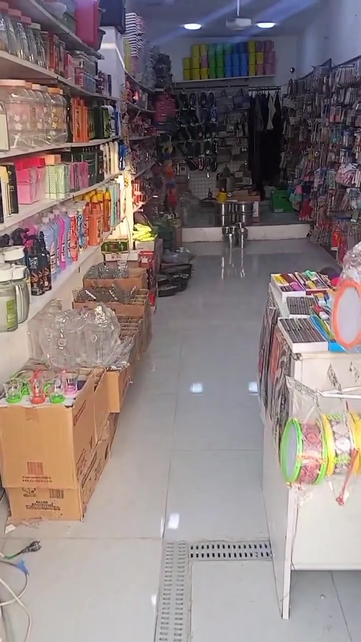 سلام عليكم حبايبي 
أي حاجه على 500دينار و1000دينار
عنوانه بغداد مدينه الصدر منطقه الدسيم مقابل أسواق دل دل قرب مطعم علاوي أبو الكص 
نورونا وكل الهلابيكم 
***********
