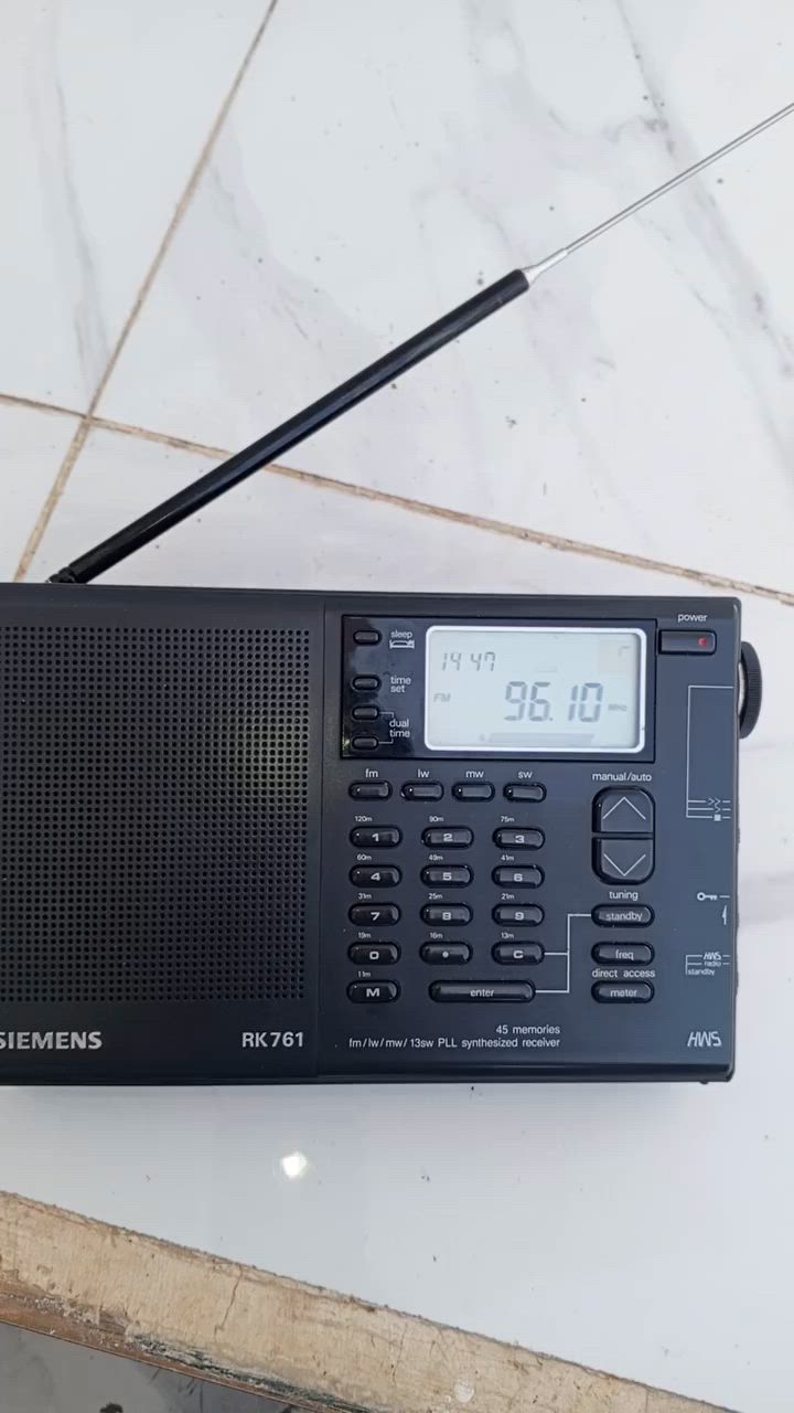 راديو سيمنس rk 761الموجات المدعومة: FM (UKW)، والموجات القصيرة (SW)، والموجات المتوسطة (MW)، والموجات الطويلة (LW) شرط مامفتوح سحب فول الفول مراوس بجهاز Sony  شعندك نزل وحسب القناعة


**إذا كنت صاحب هذا الإعلان وتريد حذفه لأي سبب، رجاءا أرسل رسالة إلى الدعم الفني**