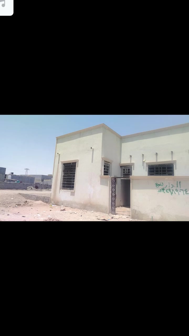 يا الله بيت للبيع دور سيد حمزه المساحه 150 متر غرفتين وصاله ومطبخ حمامات داخليه وخارجيه ركن على شارعين بيع مستعجل استفسار***********
