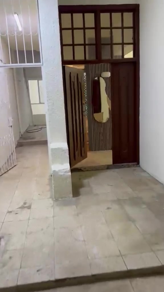 السلام عليكم 
بيت طابق ارضي للايجار في حي العدل خلف القاده 
للاستفسار ***********
