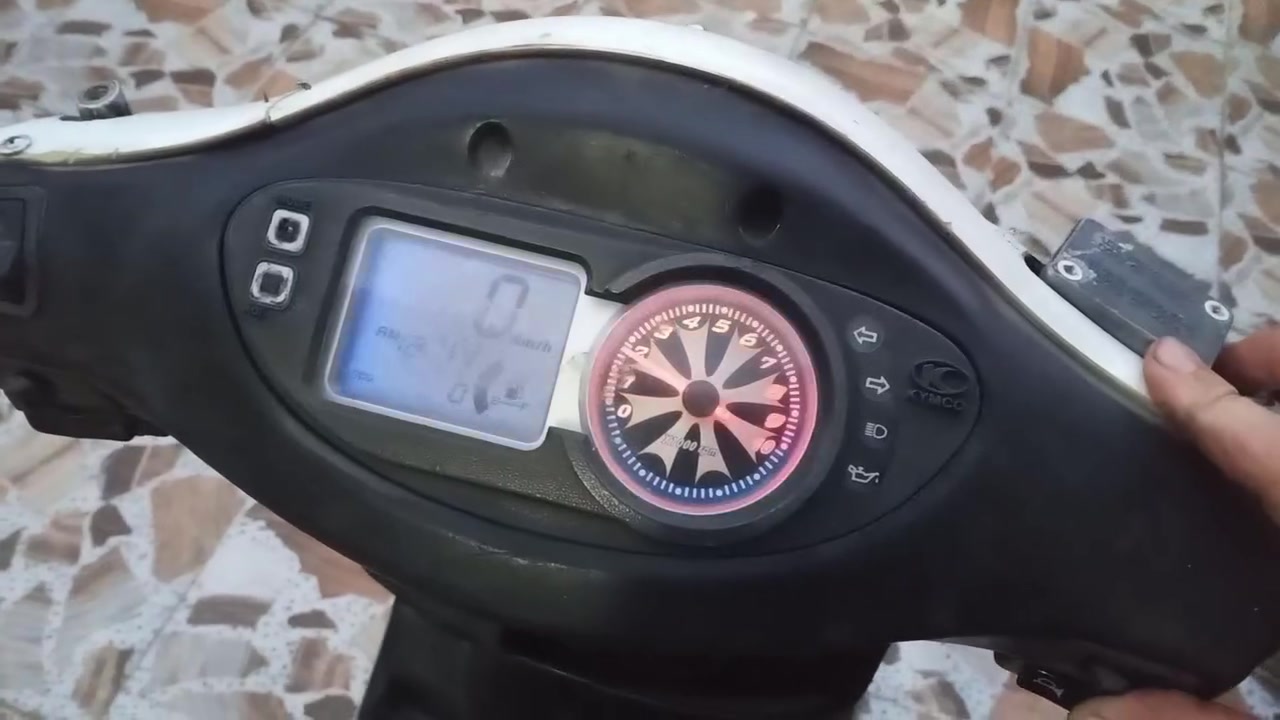 سلام عليكم دراجه كامكو شغاله ابيع كوم حديد 150 مكان كاظميه ***********
