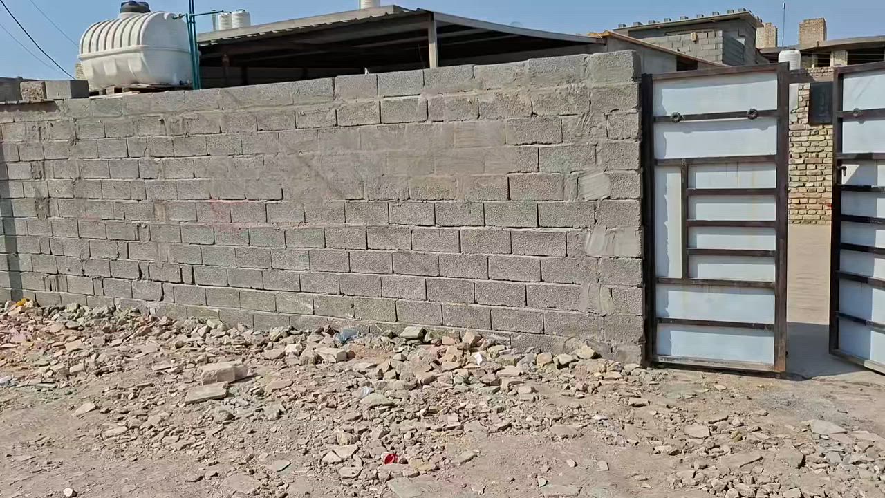 سلام عليكم بيت للبيع 200 متر الواجهه 10 ولنزال 20البيت يحتوي على غرفه اومطبخ اوصاله اكبار السقف سندويج جديد العنوان مدينه الصدر حي طارق شارع القديم قرب السيطره الثانيه حي الامير السعر 33 اوبي مجال بسيط الاستفسار على هاذا الرقم ***********
