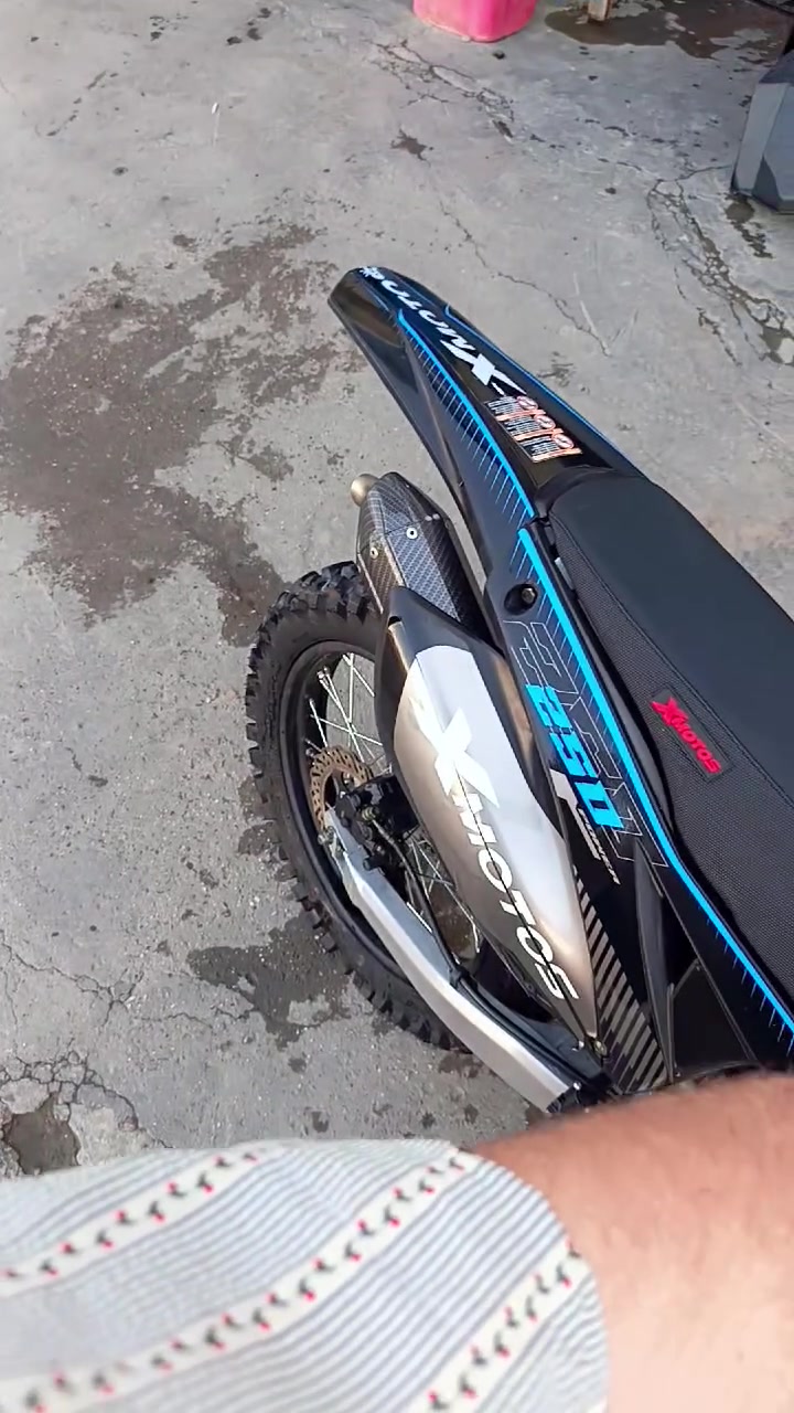قفاز xmotos جديده للبيع مكاني بغداد الجديده صار يومين نزلتها بس ضروف تعبانه دراجه خير من الله رقمي ***********
