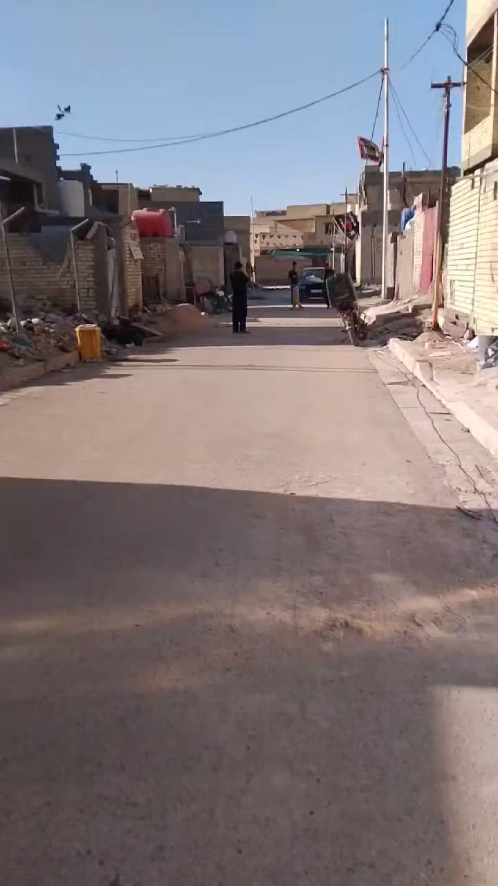 سلام عليكم 
دار للبيع ١٠٠متر  طابق واحد
بناء بلوك .ارضيه رفت .سقف صب
واجهه ٤ نزال ٢٥
حوش 
صحيات خارجية 
استقبال 
صاله .. ضمنها مطبخ + منور بارد 
صحيات داخليه مشتركة 
غرفة نوم 
ترك ع عرض البيت 
بيت نضيف بناء نهايه سنه ٢٠٢٥ 
كامل بياض +سيراميك + ارضيه بورسلين + تغليف ..
نقص محجر درج +ستارة 
كامله الخدمات .كهرباء +مجاري+تبليط +ماء 
معسكر البلديات شارع الصورة قرب أسواق ابوحيدر الساعدي 
معروض ب ٧٥ و بي مجال 
*********** واتساب أو اتصال
