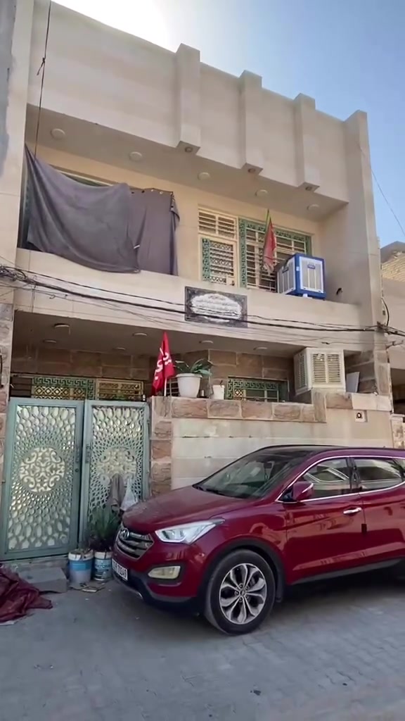 سلام وعليكم 
للبيع بيت طابو صرف زراعي سند 25 شعلة
داخل الفرع خامس بيت عن شارع قرب بانزين خانه مال جيازنه 
١- بيت مرتب الكاعيه كرانيت وحولي كله سيراميك نوعيه جيدة
1-بيت مساحة 110 خريطة كلش حلوه 
قاط اول ستقبال وحولي ومطبخ وغرفه وحمام ومرافق مشترك ومرافق خارجيه ومناور ثنين 
2-قاط ثاني عدد 3  غرف وحولي وحمام ومرافق مشترك 
٣- بيتونه وسطحين يصير بيها غرفتين 
الرقم *********** للاستفسار

