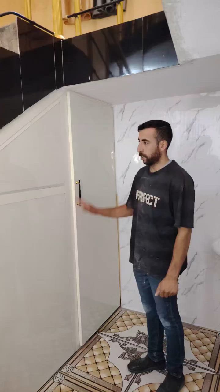 تم تنفيذ ديكور تحت الدرج حسب اللون و القياس الي يطلبه الزبون
معمل عين العرب للألمنيوم حديثه بروانه حي الشرطه 
***********
