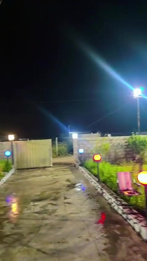 سلام عليكم اخوان دار استراحة  للبيع مساحه 490متر عنوان حي بدر خلف ملعب خماسي بسعر 28مليون بي مجال سعر مناسب جداً للستفسار ***********
