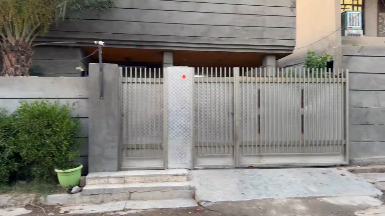 بيت للبيع الموقع حي طارق الوسط الفرع المقابيل حسينية ابو صالح المساحه 480 متر ركن على شارع ال ١٥ جاهز من كلشي واسمع التفاصيل للأخير ياله اتخابرني الشراي يتصل على هذا الرقم ابو البيت 
*********** أو مراجعة مكتب عقارات المصطفى
