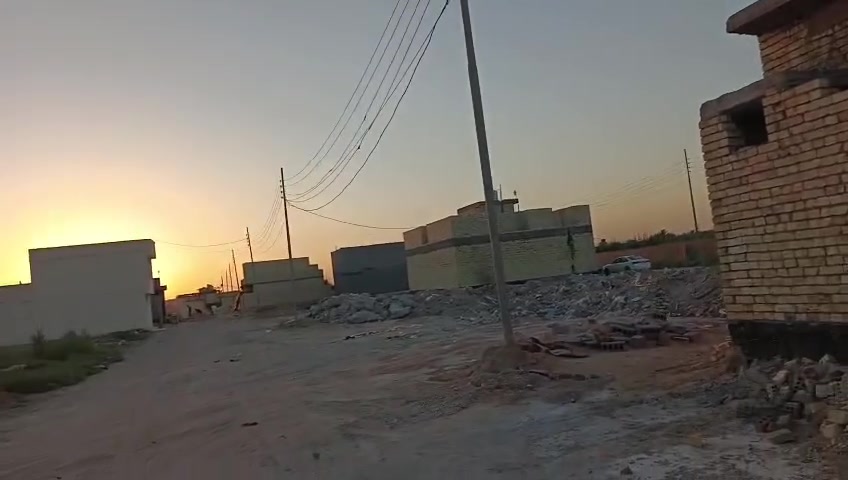سلام عليكم ورحمة الله 
هيكل مسقف وجاهز بحي الجامعه للبيع 
للاستفسار اكثر اتصال على الرقم ***********
المساحه ١٠٠ متر  واجهه ٨ ونزال ١٢ ونص
