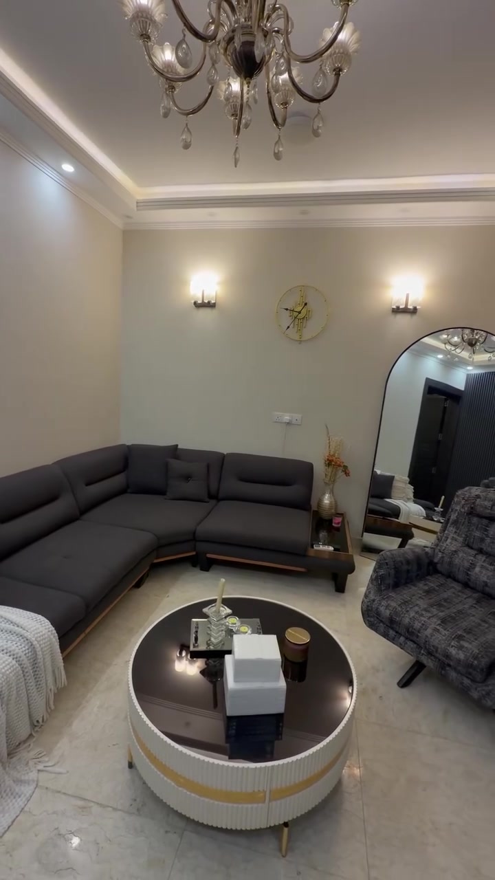 السلام عليكم عندي هذا التخم جديد ونظيف كلش مابي اي ضرر اريده للبيع سعره مليون قفل مكاني بغداد  راسلني واتساب ***********
