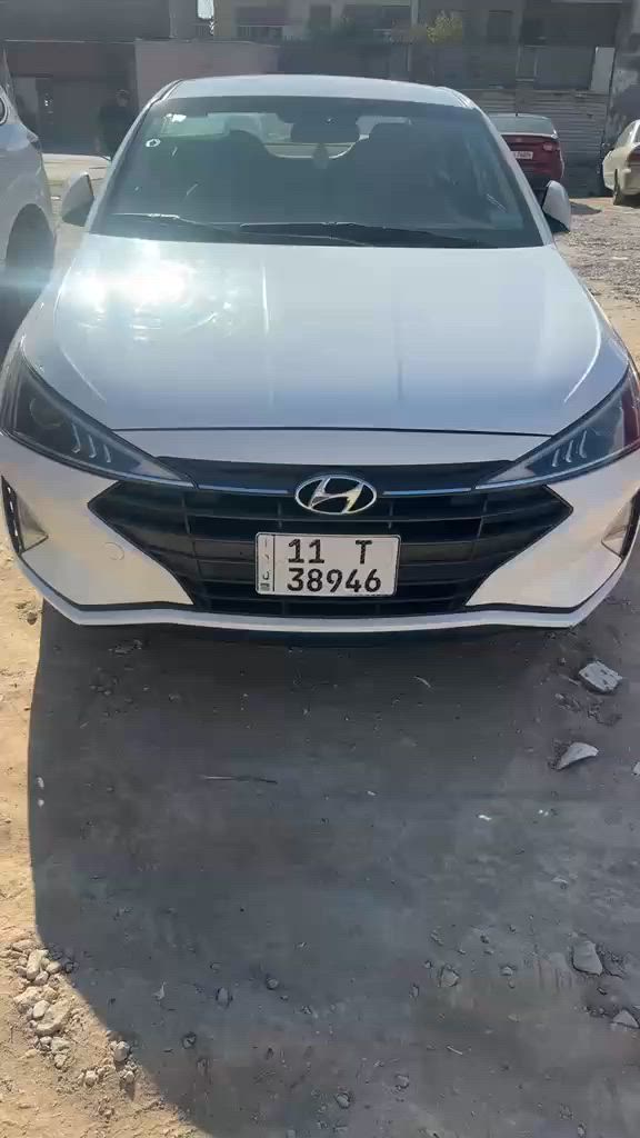 النترا 2019 خليجي ماشيه 177 الف بيها ملاحظتين رصعتين بالصور و الجاملغ الامامي مبدل بالشركه والخلفي نصه مصبوغ 
135 وبيها مجال ***********
