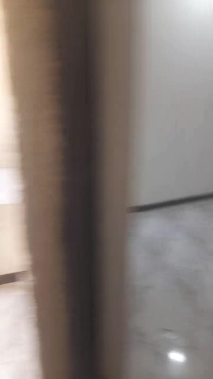 السلام عليكم مشتمل استثمار للبيع مساحه ٩٨متر عباره عن شقتين منفصله الشرح داخل الفديو بوارد يصل من ٨٠٠ ألف دينار الى ٩٠٠الف شهري الموقع حي اور قرب حسينية المصطفى قريب من الشارع للاستفسار عن السعر الاتصال على الرقم *********** بناء حديث غير مؤجر حاليا
