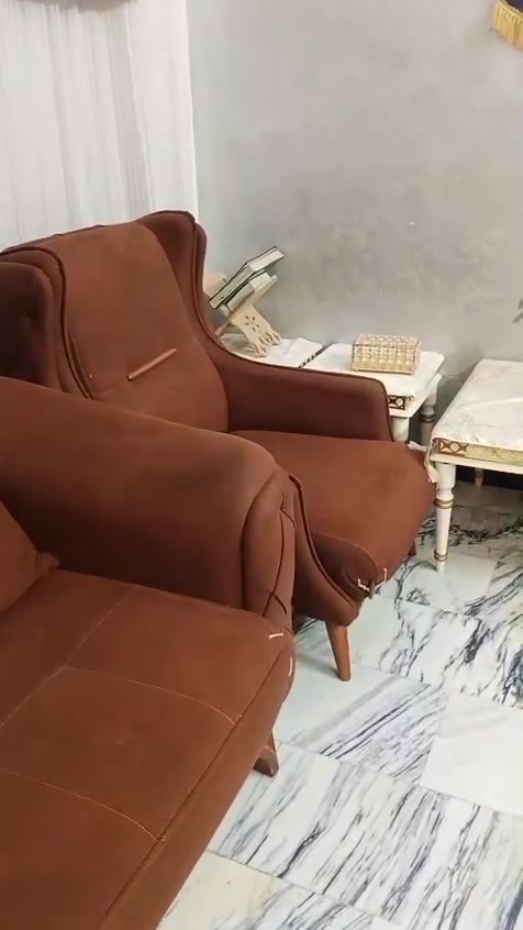 سلام عليكم        تخم 7مقعد سرير مع مخزن سفنج عالي سعر 450بي مجال العنوان  بغداد  الطالبيه اتصال ***********
