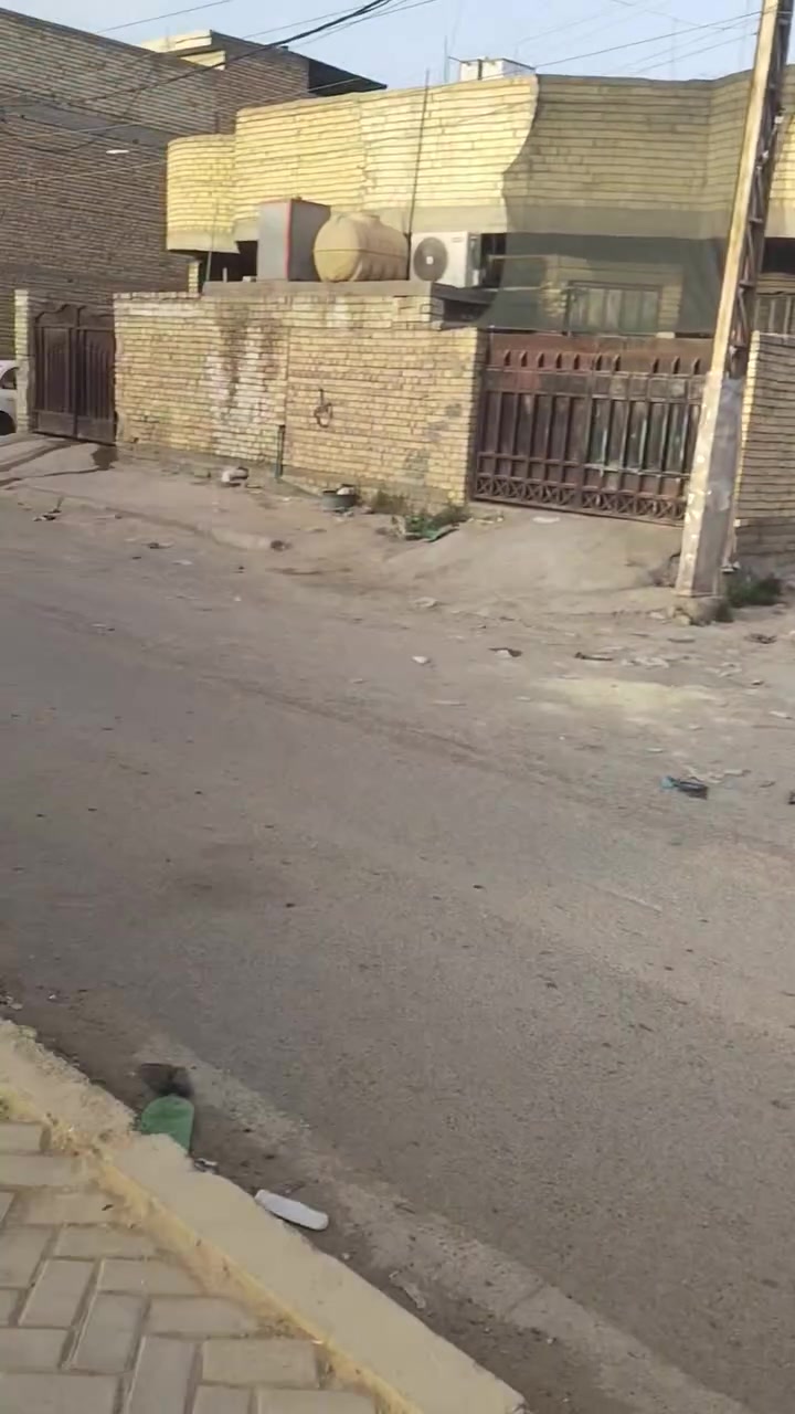 السلام عليكم من رخصت الادمن المحترم شقه للايجار منطقه ال29 بل سايدين مال مرطبات العذراء شقه جديده بيهة تانكي وكيز وخط سحب ونترنيت وكهرباء اربع خطوط مطلوب عائله زغيرة بيهة صاله وصحيات ومطبخ وبلكونه وستقبال 4في4 وغرفه نوم 4 في اربعه باقي التفاصيل بل فيديو ايجارهة 225 الاتصال ***********
