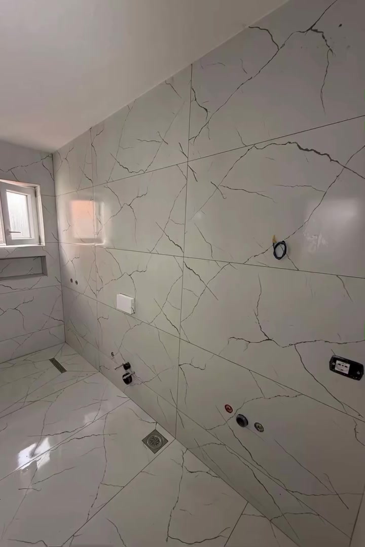السلام عليكم بعد ازن الادمن كادر مصري درجه اولي تسليم مهندس ارضي وا جيداري ***********
