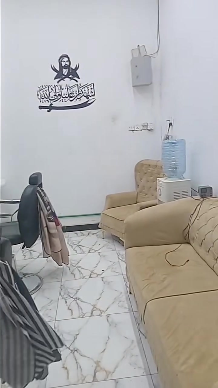 السلام عليكم .. محل كامل .. محلل كاملل جاهز. تريد موقعه او بدون موقع فقط غراض بكيفك .. كل الي طالع بتصوير مشمول مابيع مفرد. ويه المكاين وكلشي مشمول 
مكاين تدريج vgr عدد 1
مكينه صفر كيمي عدد 1
جلايه vgr عدد 1
شسوار 
جهاز شمع 
بخاخات سبريه هواي 
مغسله 
كراسي ثنين 
ميز عدد ٢ تفصال مرتب 
مرايات لد ... عدد ٢ مرتبات 
تخم كامل نضيف 
سبلت واحد طن توسوت تفتحه تاخذه ويه المحل 
فاترينه تعليك عدد١
فاترينه مقسمه عدد١
جهاز بخار عدد١
الكراسي بحاله كلش زينه مابيهن شي 
وزر عدد ٤ ولاخره هاي بس لتذكرتهن بعد خير من الله غراض

               السعر... مليونين.. وبي مجال حق الجيه فقط لتخابرني وتكلي شبي بعد تعال وتشلع عيوني

 مكاني بغداد حي الخليج العربي قرب مرور الرستميه 
...*********** اتصال 
واتساب ***********
@إشارة #الجميع #إشارة
