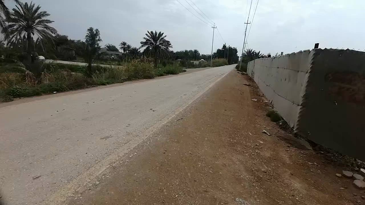 متوفر  ١٢٠٠ متر زراعي ١٧  بالداحرة وجه علئ الشارع مبني بيها بتلو ٢٠٠ متر  بناء هرمي تصميم مهندس 
شارعها سبيس بصف السدة  قريبة علئ المجمعات السكنية
الاتصال ***********
