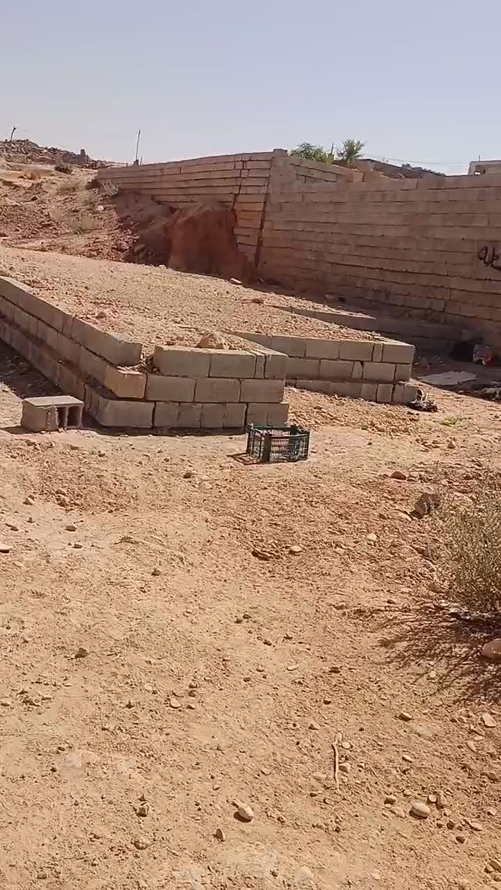 سلام عليكم اخوان عندي هاي قطعه ارض المساحه 250 نص بتلو نص قطعه ركن قريبه عل شارع وبنص الخدمات 
السعر، 8 وبيه مجال اي استفسار ***********

