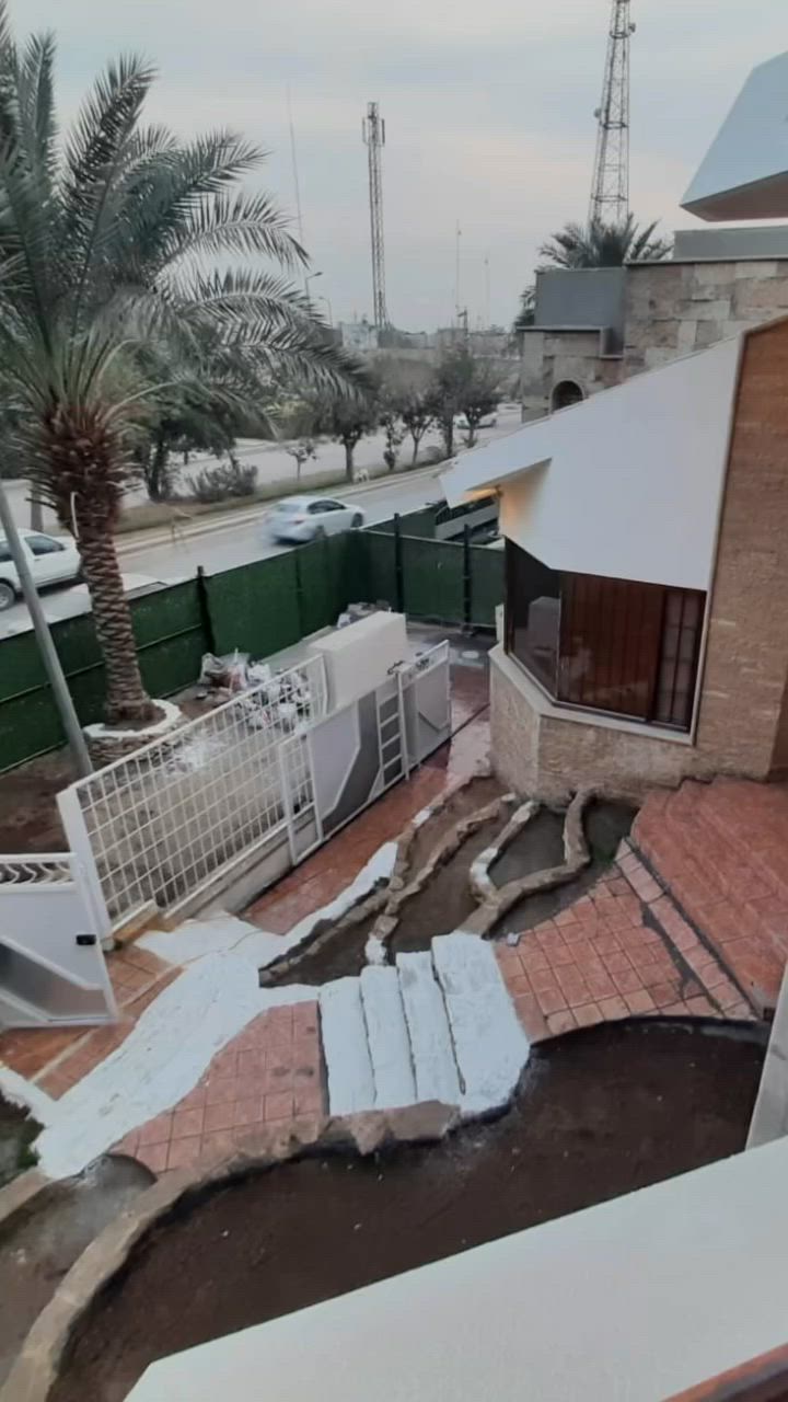 🏢 فيلا تجارية فاخرة للاستثمار (350م)
الوجهة المثالية لكبرى الشركات والأعمال التجارية المعروفة 🌟
يعلن السلام الهندسي للاستثمارات العقارية عن توفر فيلا تجارية بمواصفات استثنائية على شارع عريض ورصيف واسع.
📐 تفاصيل العقار:
• المساحة: 350 متر مربع.
• الداخل: 3 غرف كبيرة + صالة + استقبال + هول + صحيات متكاملة.
• المميزات: سرداب + مسبح + غرف ساونا بخارية + إضاءة سكاي لايت (Skylight).
• الخارج: كراج يتسع لـ 3 سيارات + حديقة.
📞 للاستفسار والتواصل:
• الهاتف: ***********
• نستقبل عروضكم وطلباتكم دائماً.. أهلاً وسهلاً بكم
📥 خدمة أسرع لعملائنا: أرسل طلبك برسالة واتساب لتزويدك بأحدث العروض المباشرة (من المالك حصراً) في:
#اليرموك | #القادسية | #الاميرات
