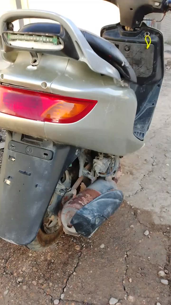 كفاله من محرك من شاصي من كلشي الدراجه جاهزه وكلش حلوه الي رايده شغل للبيت للمسواك مكانات بعيده دراجه تاير خلفي جديد دهن توه مخلي سعر 500 قفل محتاج واريد ابيع مستعجل مكاني هوير ***********
