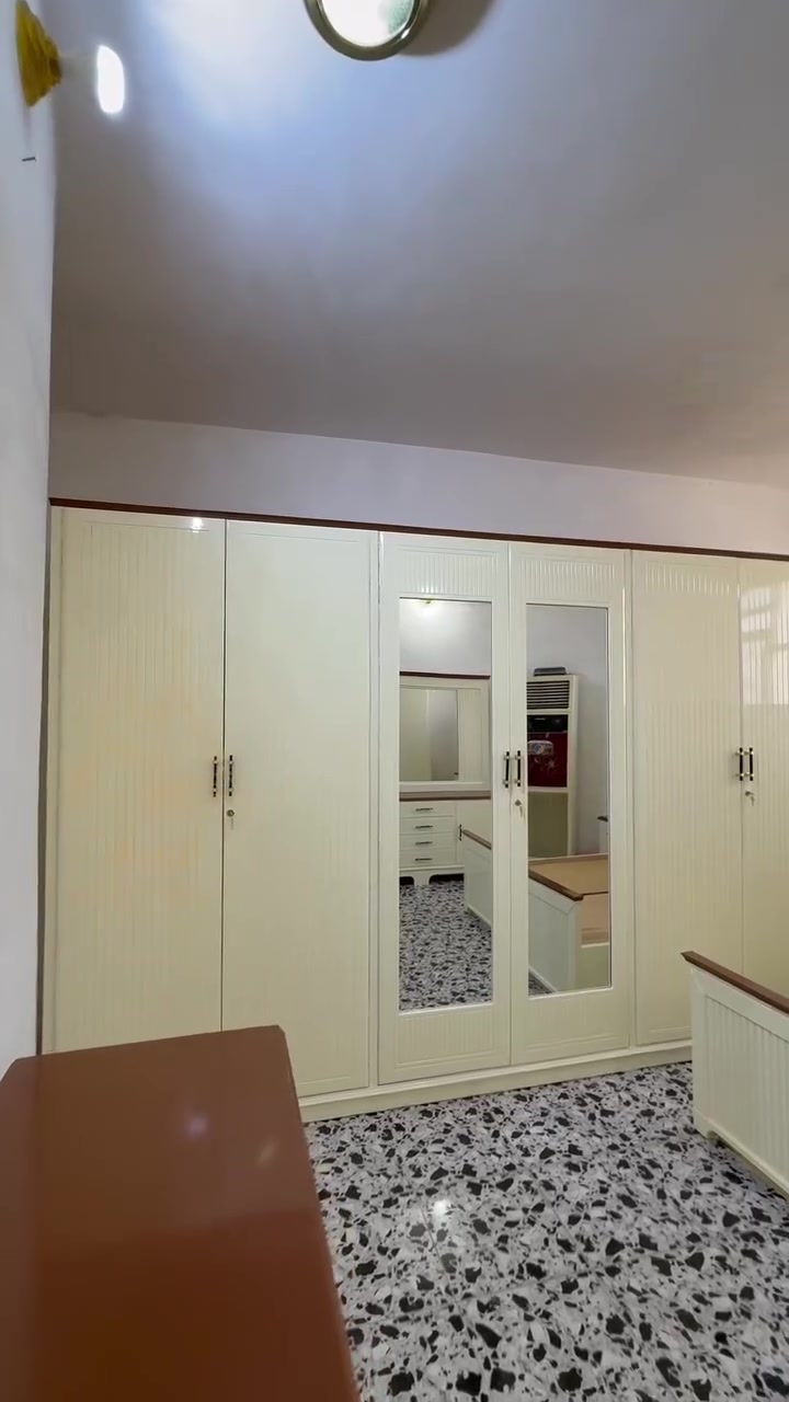 تسليم غرفة نوم جديدة لأحد زبائننا الكرام

غرفة نوم نفرين صُممت خصيصًا حسب قياسات المكان واحتياجات الزبون لتجمع بين الأناقة والاستفادة المثالية من المساحة
تصميم تركي بأيدٍ عراقية 
لون الصاجي مع الأوف وايت بتناسق 
كنتور 6 أبواب بتشطيب متقن
ميز تواليت عملي يحتوي على أبواب وطبقات داخلية توفر مساحة خزن أكبر وتنظيم أفضل
نجارة البيرق 
نهتم بأدق التفاصيل لنقدم لكم جودة عالية وتصاميم عصرية وتنفيذ يليق بثقتكم

📞 للحجز والاستفسار، راسلونا عبر الصفحة أو اتصلوا بنا
***********
