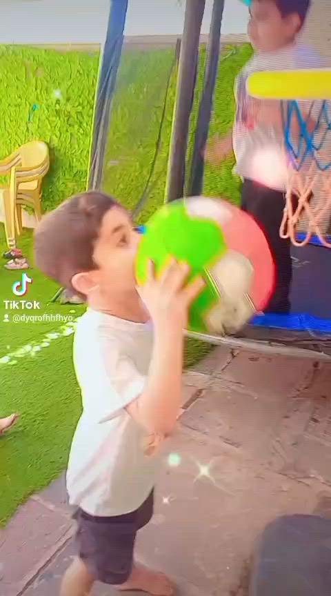 روضة وحضانة الشمس النموذجية الأهلية.. حيث يشرق مستقبل طفلكِ بنور العلم والأمان! ☀️👶👧📌 إعلان رسمي: باب التسجيل مفتوح الآن في روضة وحضانة الشمس النموذجية الأهلية! ☀️ الدورة الجديدة 🌟
​لأن طفلكِ هو أثمن ما تملكين، ولأننا نؤمن بأن البدايات المشرقة تصنع مستقبلاً عظيماً.. نفتح أبوابنا لنستقبل أحباءنا الصغار في بيئة تعليمية وتربوية نموذجية تشع بالحب والأمان والنور. ✨
​لماذا تختارين "روضة وحضانة الشمس" لطفلكِ؟
🔹 رعاية شاملة (حضانة وروضة): نستقبل أطفالكم من المراحل العمرية الأولى في الحضانة وحتى سن الروضة، مع توفير رعاية فائقة تلبي احتياجات كل طفل.
🔹 مناهج تعليمية متطورة: نعتمد أحدث الطرق التربوية لتنمية ذكاء الطفل، وتأسيسه بشكل قوي في اللغات والعلوم والآداب، مع التركيز على الجانب الأخلاقي والديني.
🔹 بيئة آمنة وصحية 100%: قاعاتنا مكيفة، مجهزة بأحدث الألعاب التعليمية الآمنة، وتخضع لمراقبة وعناية مستمرة لضمان سلامة أطفالكم.
🔹 كادر تدريسي وتربوي متميز: معلمات ومربيات يمتلكن الخبرة، والكفاءة، والصبر الطويل لاحتضان طفولة أبنائكم وتوجيه طاقاتهم بشكل إيجابي.
🔹 أنشطة ترفيهية وإبداعية: حصص للرسم، الفنون، وبناء المهارات لتوسيع مدارك الطفل وجعله يحب التعلم.
​🎁 بمناسبة انطلاقتنا بهويتنا الجديدة؛ هناك مفاجآت وخصومات خاصة للمسجلين الأوائل!
​المقاعد محدودة جداً لضمان التركيز والرعاية الفردية لكل طفل. لا تترددي في تأمين مستقبل طفلكِ معنا!
​📞 للاستفسار وحجز المقاعد، يسعدنا تواصلكم معنا عبر الأرقام التالية:
📱 ***********
📱 ***********
(أو ارسلي لنا رسالة مباشرة عبر بريد الصفحة ✉️)
​📍 موقعنا:
بغداد - الشعب - قرب مدرسة بلقيس (في نهاية شارع مدرسة المروج الخضراء الابتدائية).
​روضة وحضانة الشمس النموذجية الأهلية.. حيث يشرق مستقبل طفلكِ بنور العلم والأمان! ☀️👶👧
