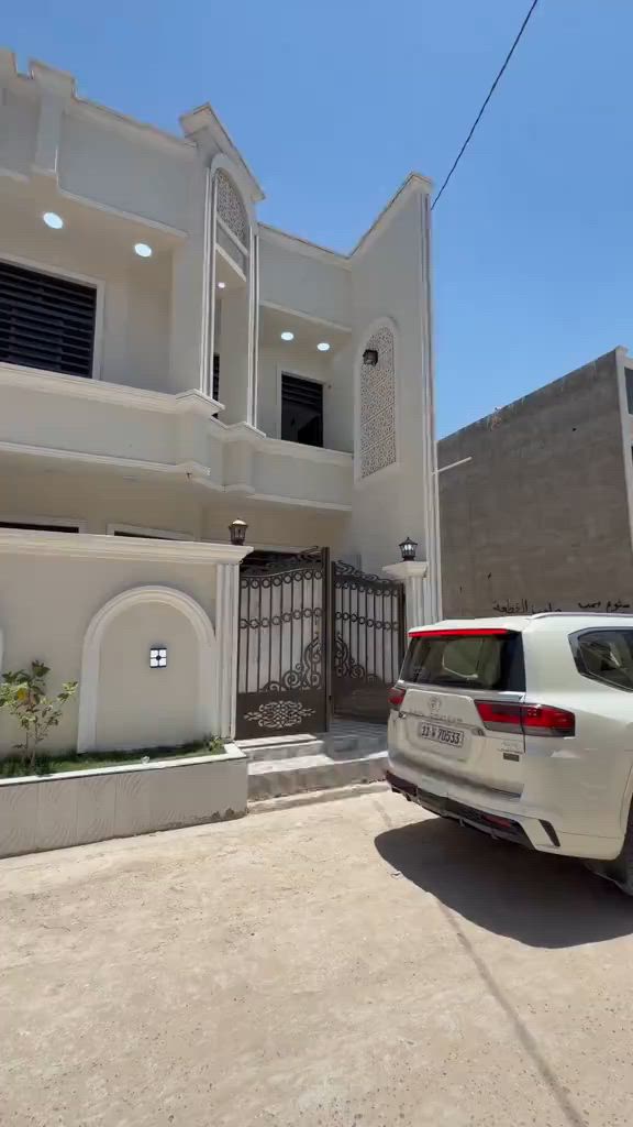 للبيع منزل بمساحة 120 م² 💰 السعر: 100 مليون (قابل للتفاوض) 🏠 مواصفات المنزل: الطابق الأول: * استقبال * جلسة عائلية * مطبخ * غرفة نوم * منور * خدمات صحية داخلية * خدمات خارجية الطابق الثاني: * 3 غرف نوم * خدمات صحية * هول 📞 للاستفسار: ***********
