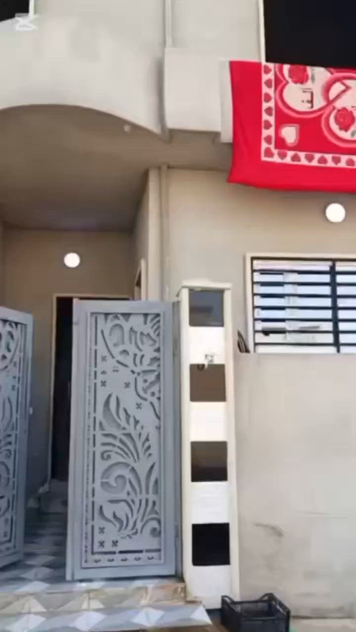 بيت 🏡 طابقين للبيع.    في حي القوسيات
خلف معمل 🏭 غاز التوفيق   

المساحه.   110. متر مربع 

وجها.    10.  م نزال.   11.   م

طابق الأول يحتوي  عله استقبال مطبخ.  غرفه نوم 🛌.  مشتملات.  خارج داخل. 

طابق الثاني يحتوي عله ثلث غرف نوم 🛌.  مشتملات 

خدمات ماء 💦 كهرباء ⚡️. قريب من التبليط 

سند زراعي ملك صرف.   نموذج.   25. وصل بلديه من الشرعي مباشر 

الدار 🏠. بناء 🔨. حديث.  ألفين.  2025. 

اتجاه.  قروب تام ☀️ 

السعر. ( 55 ).  بي مجال 

‏الاستفسار بالأرقام 

       *********** وبي وتساب ***********
