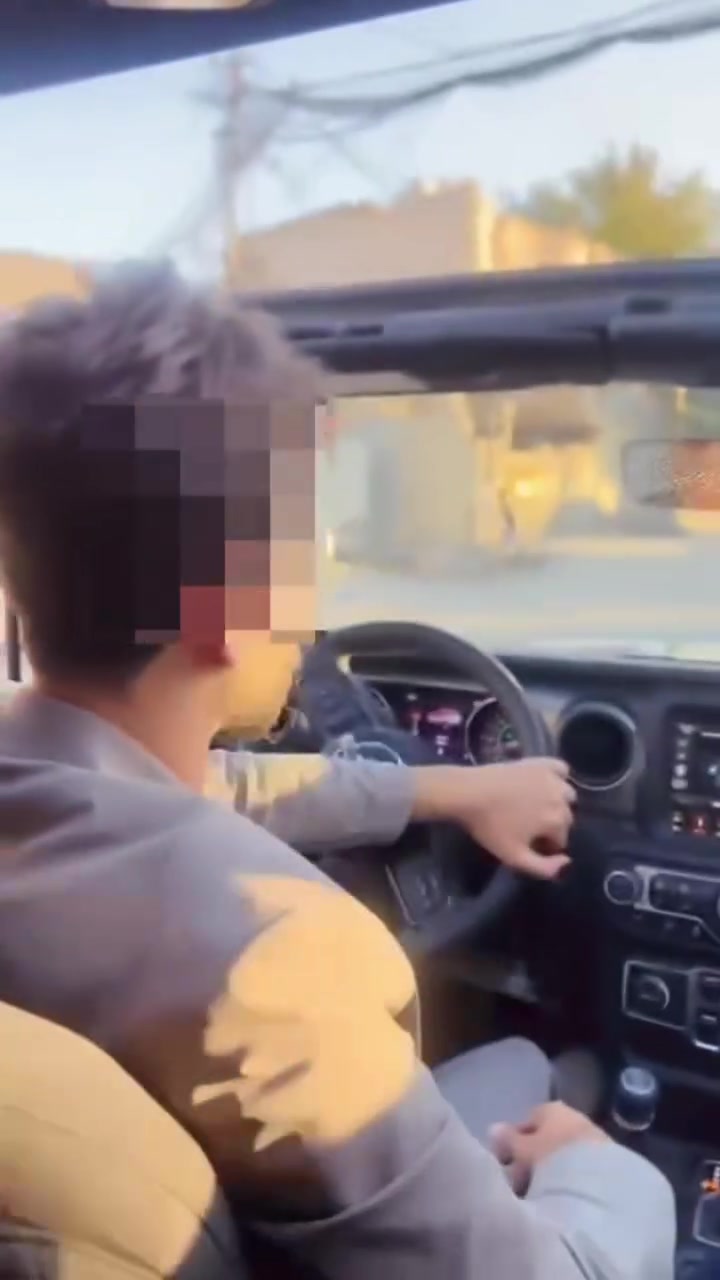 للبيع جيب رانجلر 2023 فئة سبورت ماشيه 4000  يعني زييرووو محرك ٣٦٠٠ السياره نضيفه و كلش حلوه  حادث امامي و صلحتهه تصليح درجه اولى 
السعر 260. للتواصل ***********

